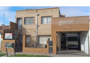 Dos p.h. de tres ambientes, uno en planta baja con entrada de auto y otro en primer piso por escalera con balcon terraza. SE VENDEN JUNTOS O POR SEPARADO. EL GAUCHO