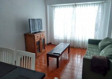 Departamento dos ambientes a la calle con balcon saliente. Macrocentro. 