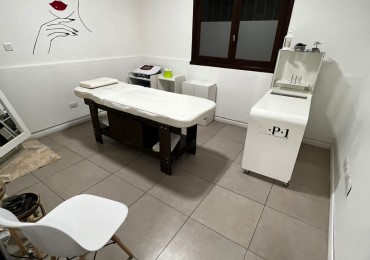 CHALET EN LOTE PORPIO DE 4 AMBIENTES, MUY BUEN ESTADO. IDEAL USO GASTRNOMICO O PROFESIONAL. CHAUVIN