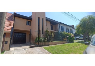ALQUILER DOCE MESES CHALET  5 AMBIENTES EN BARRIO SAN CARLOS