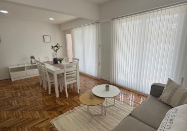 Departamento cuatro ambientes a la calle con balcon terraza, vista lateral al mar. Reciclado y amoblado