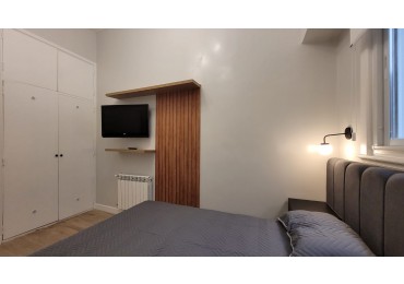 DEPARTAMENTO TRES AMBIENTES CON PATIO. RECICLADO. ZONA: PLAZA COLON