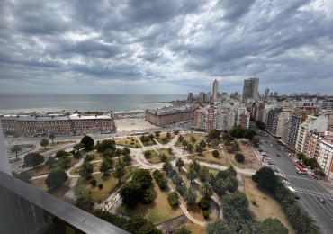 Departamento dos ambientes a la calle con balcon y vista plena al mar. Plaza Colon