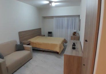 Departamento un ambiente. Reciclado y amoblado. Zona: Centro