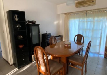 Chalet cuatro ambientes con parque y garage, desarrollado en planta baja. Bo Lomas de Golf